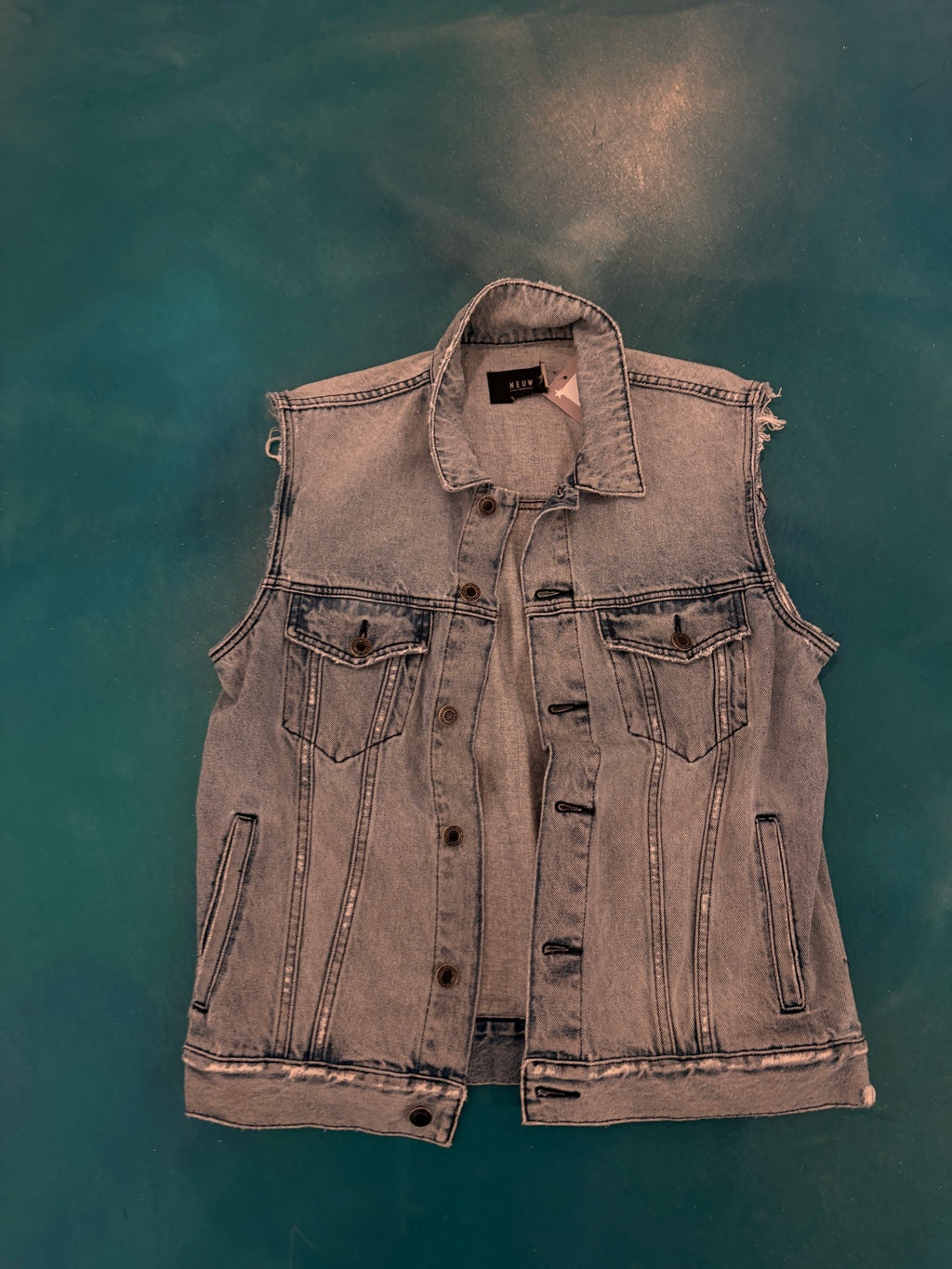 Neuw Vest