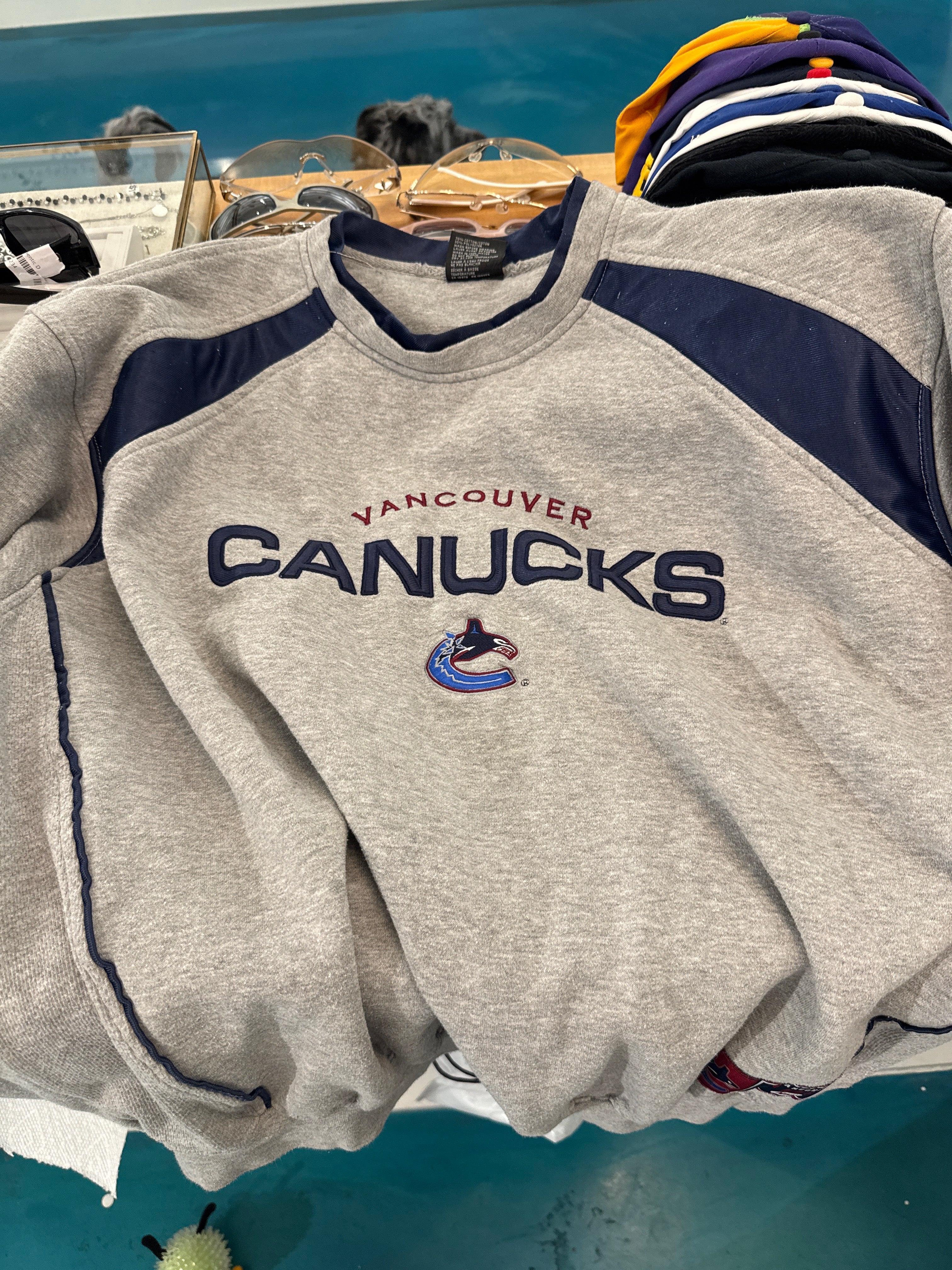 Canucks Pullover (L)