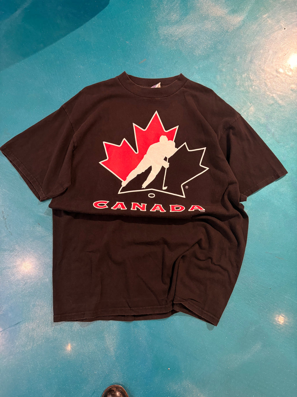 vintage 90’s canada tee
