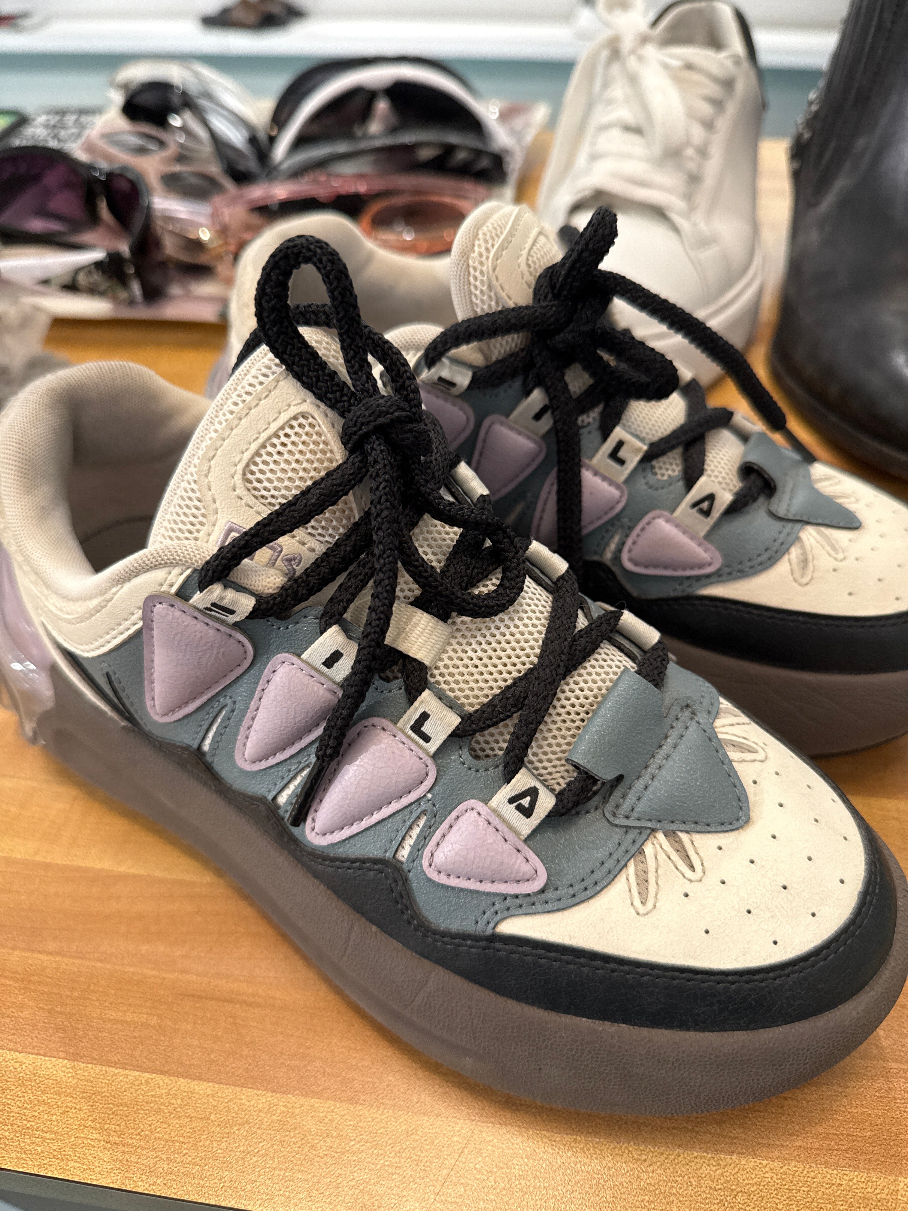 Fila Sneakers (7.5)
