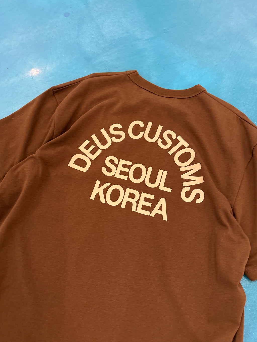 Deus Tee