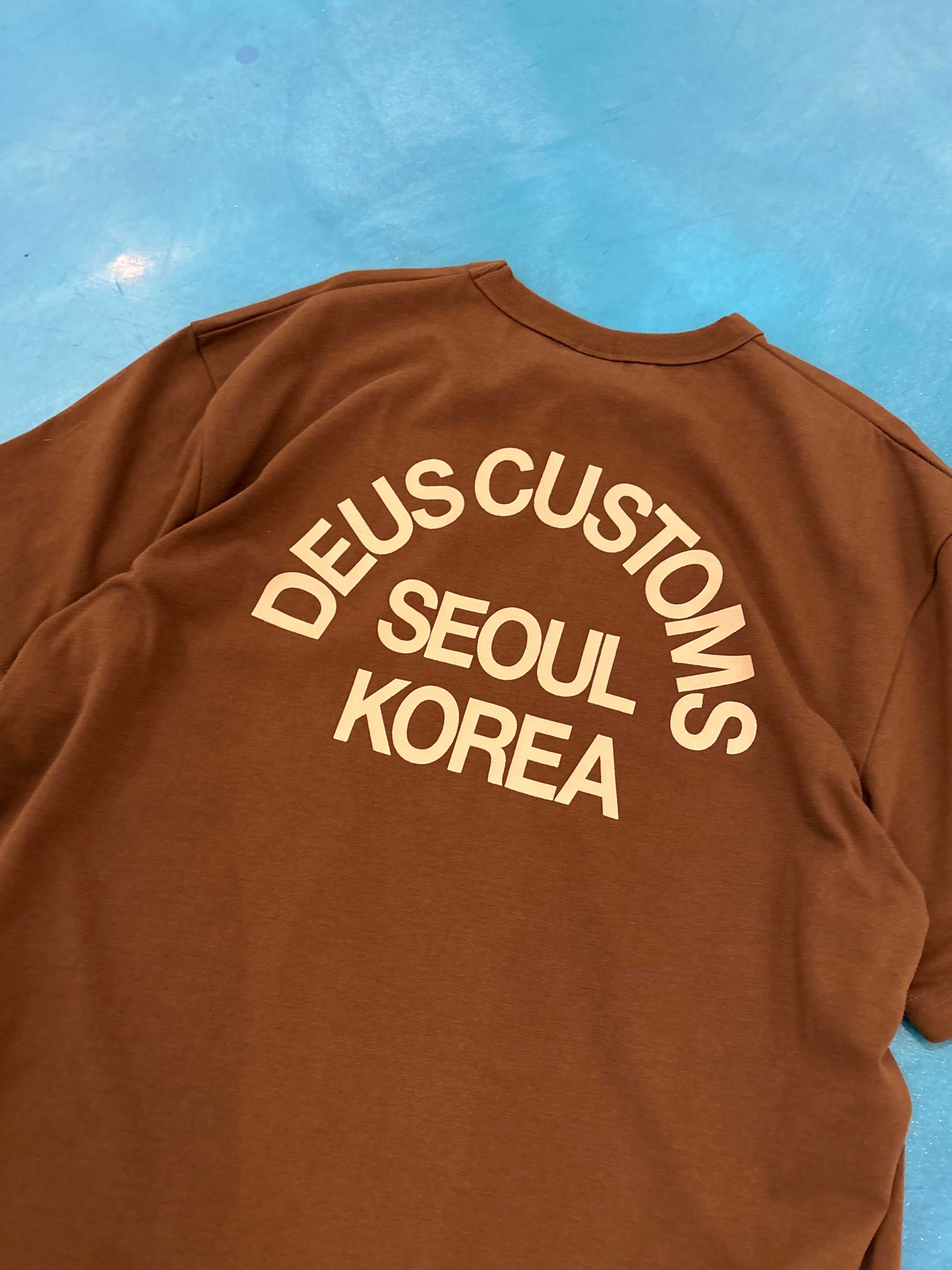 Deus Tee