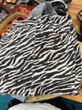 Garage skirt zebra