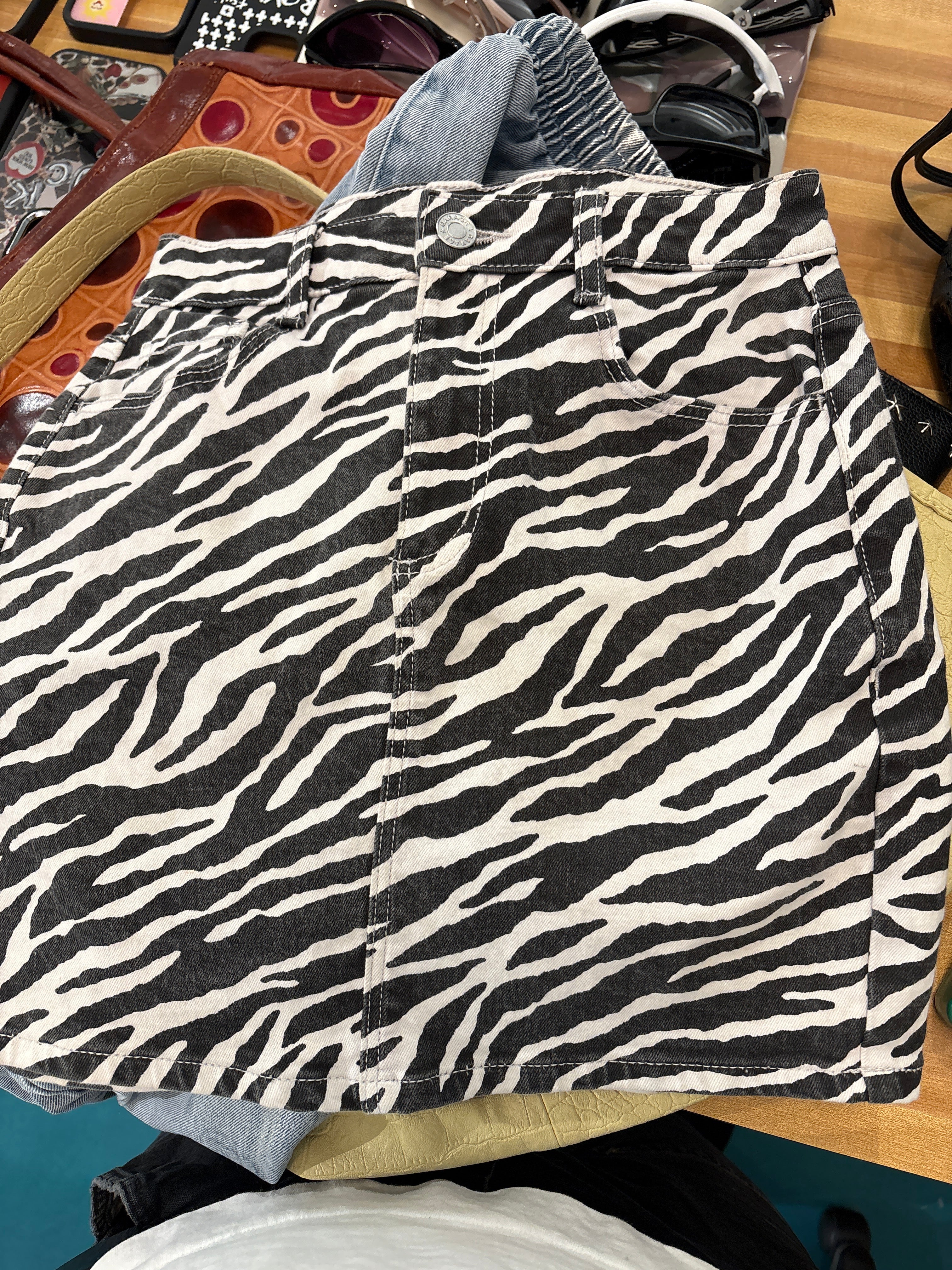 Garage skirt zebra