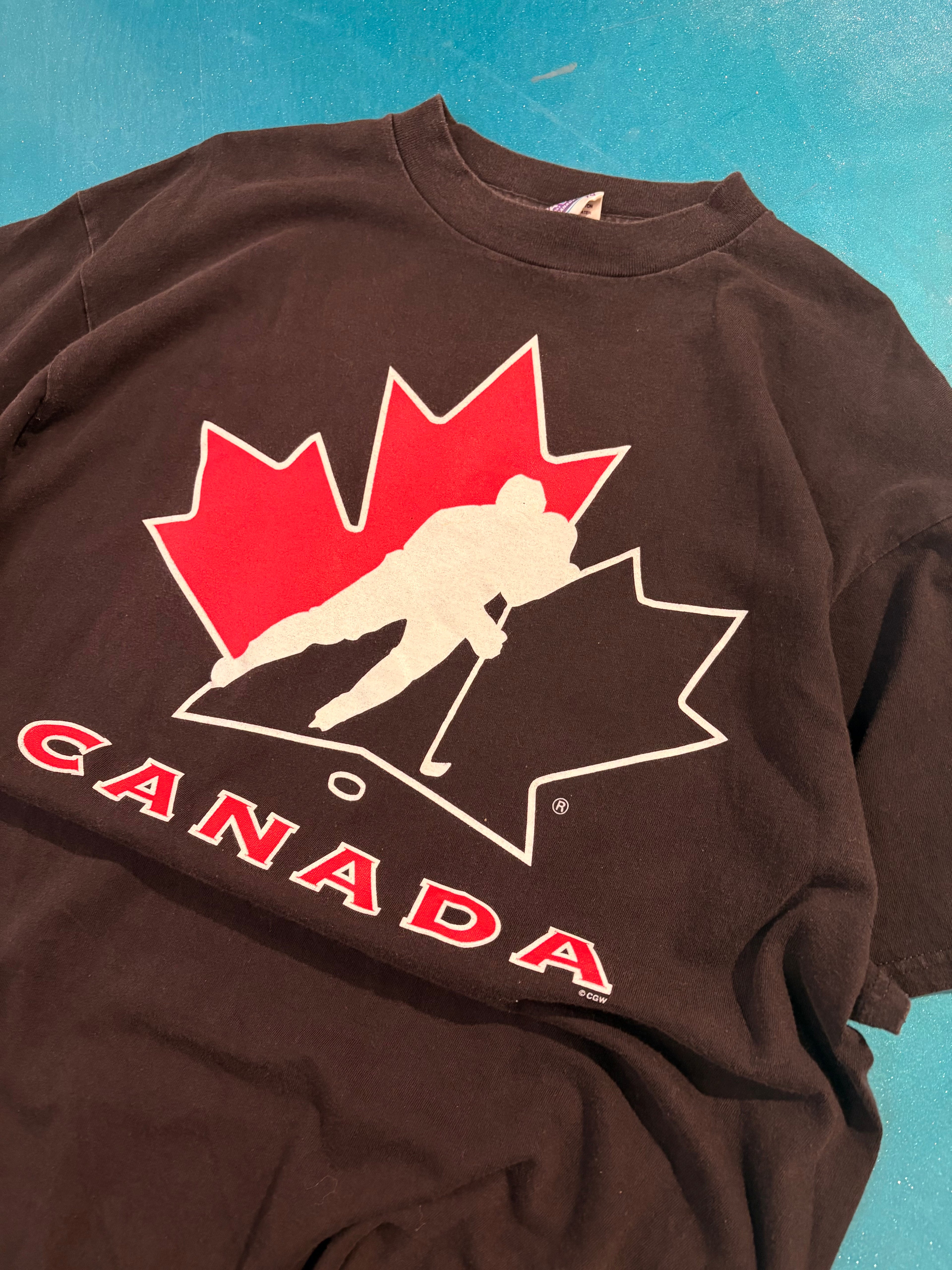 vintage 90’s canada tee