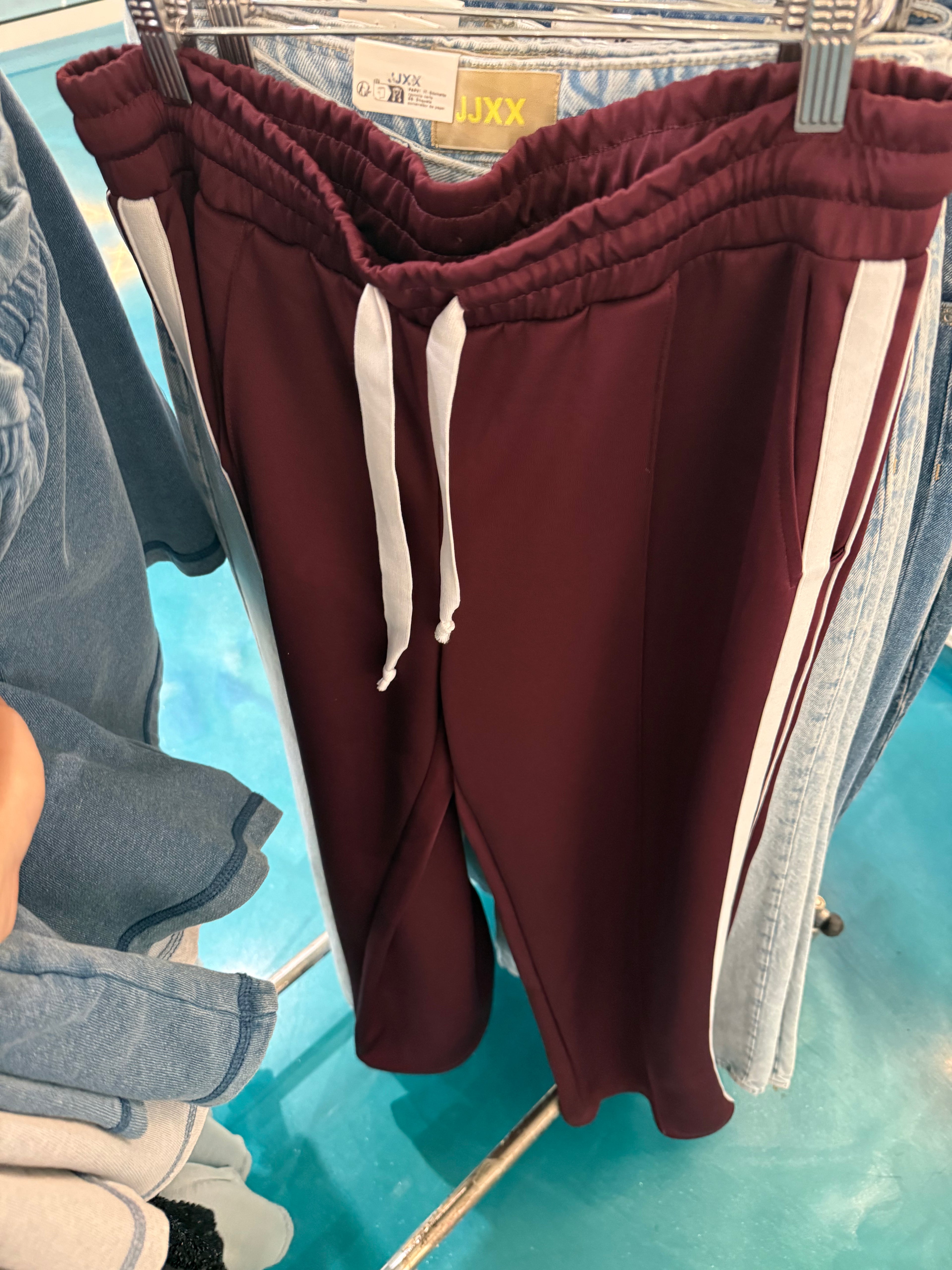 Noisy May Jogger (L) (MWV)