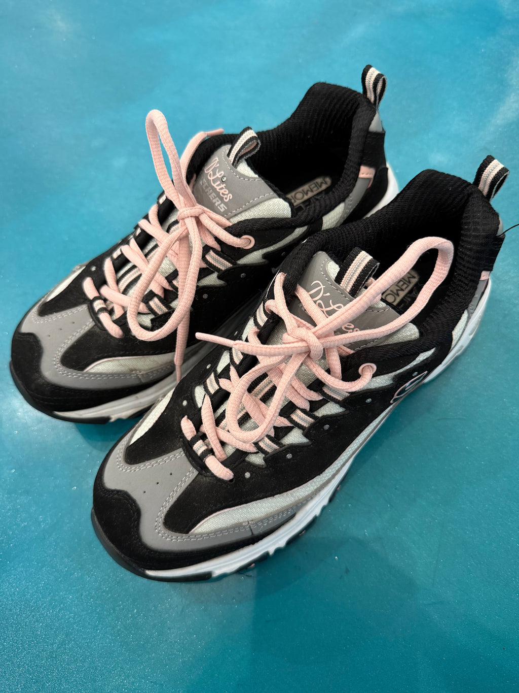 Sketchers D’Lites (8.5)