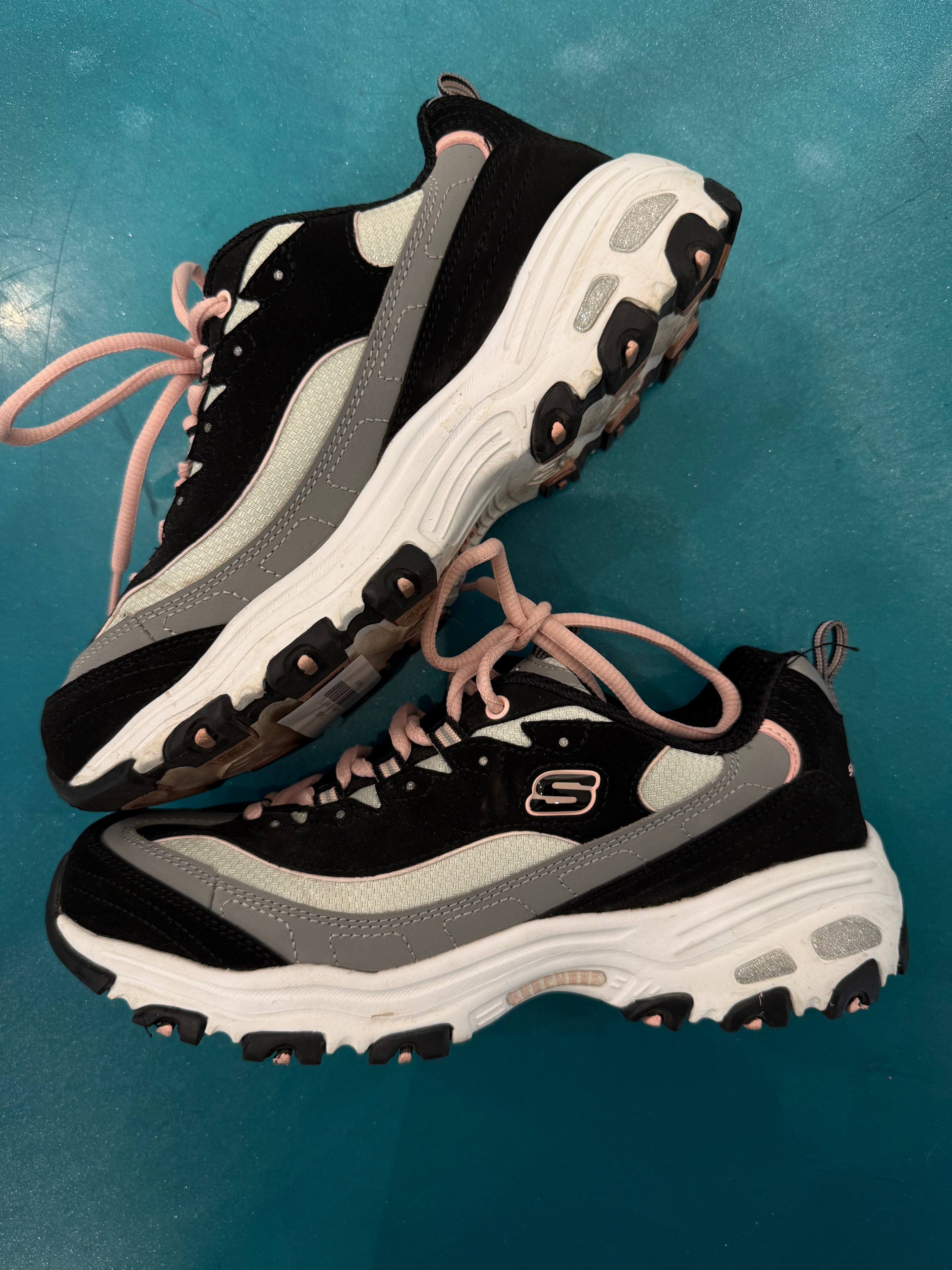 Sketchers D’Lites (8.5)