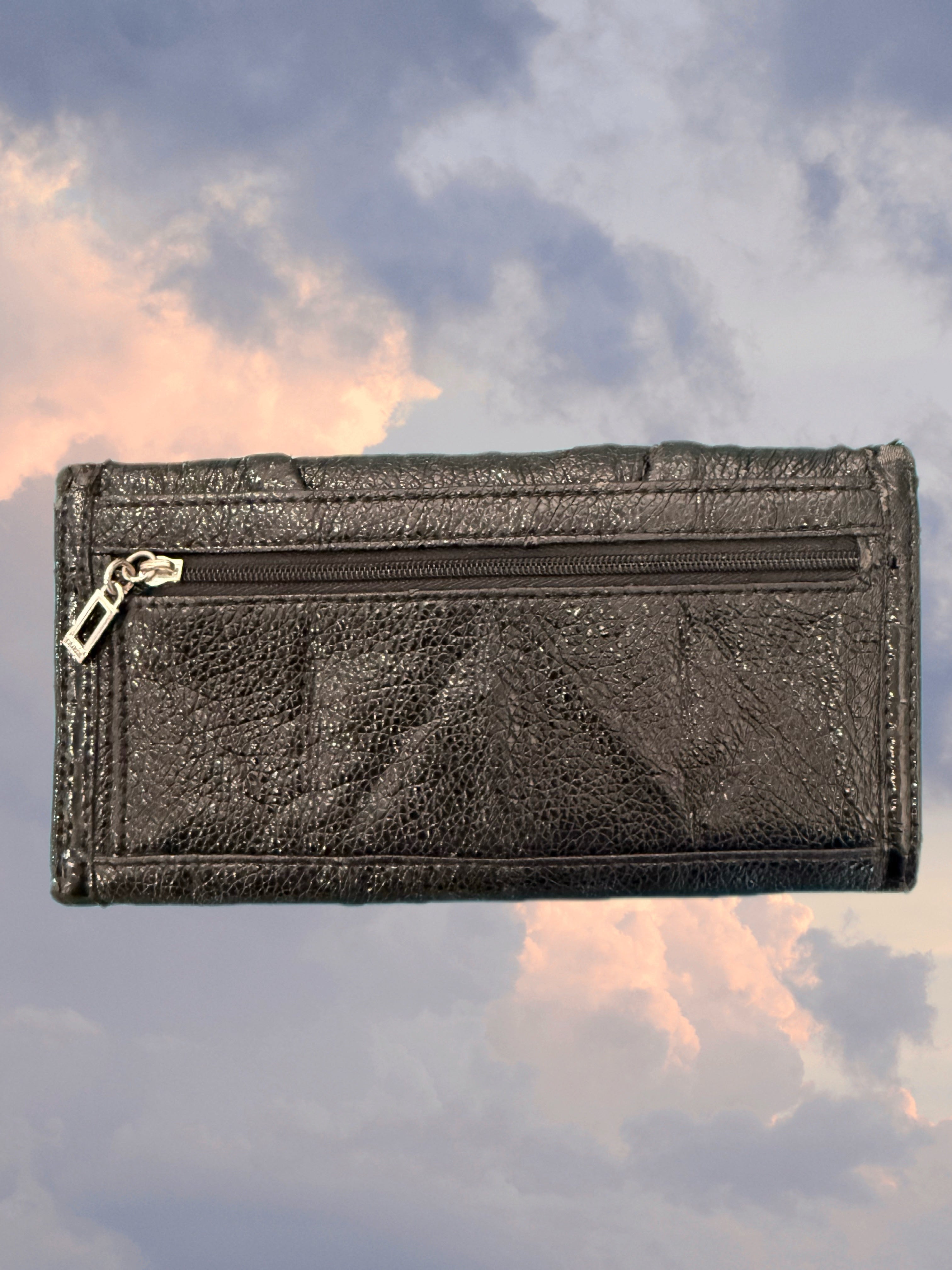 Guess wallet (D)